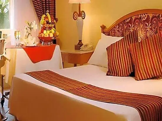 Курортный комплекс Tia Heights Makadi Bay