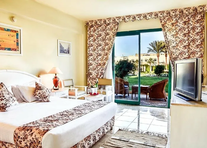Курортный комплекс Tia Heights Makadi Bay 5*